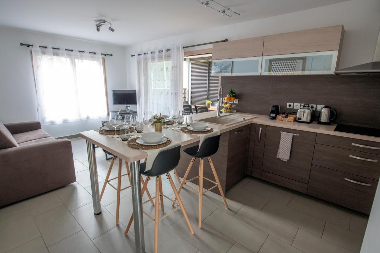 La Et Sa Plume Apartment *